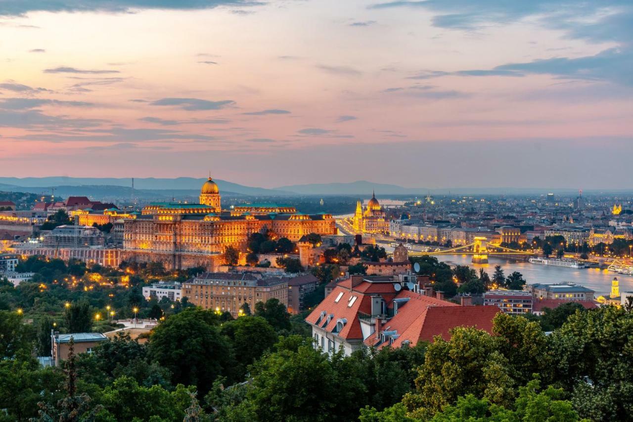 Apartment On Gellert Hill Downtown With Free Garage & Castle View Budapest Exterior photo